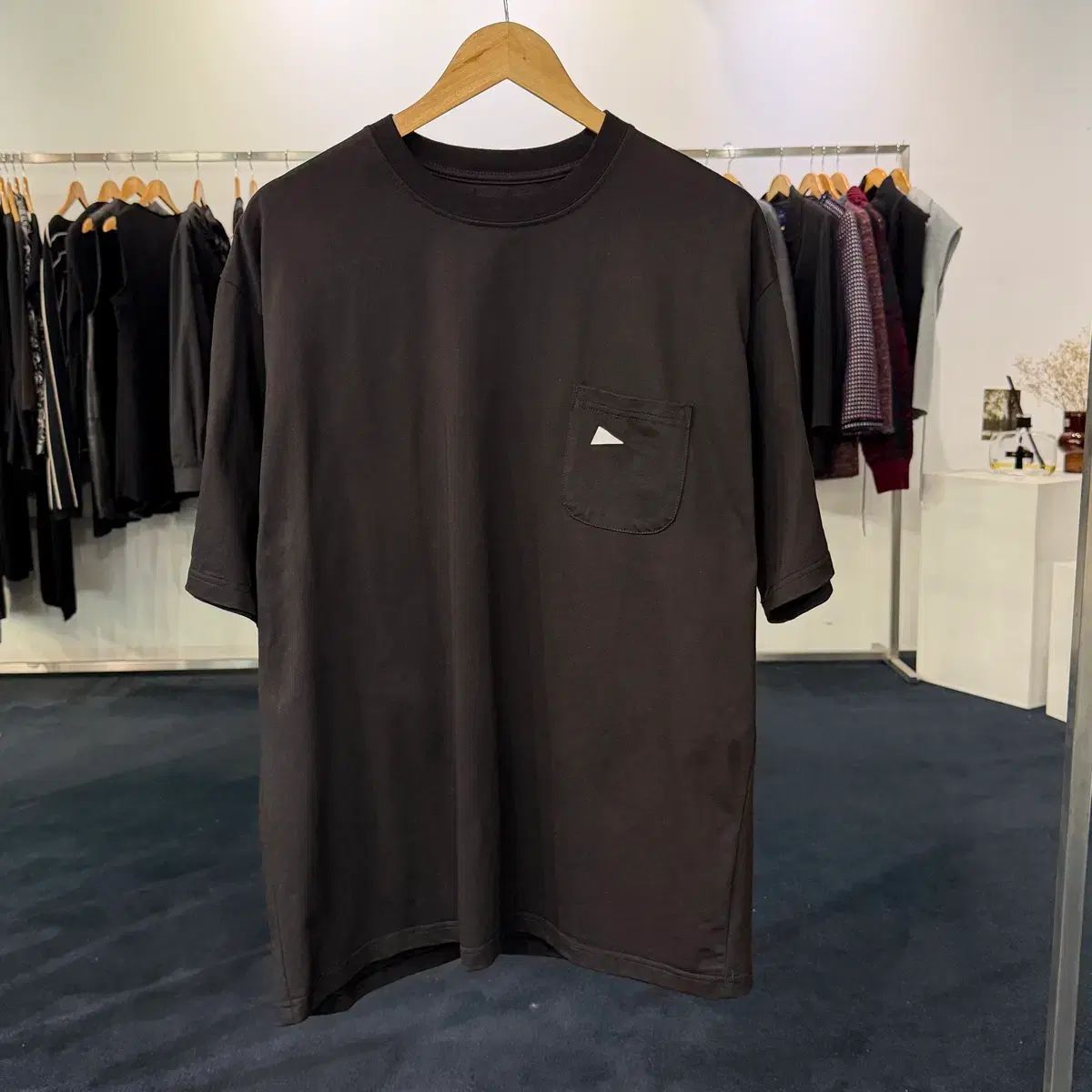 XL and wander アンドワンダー ポケット Tシャツ