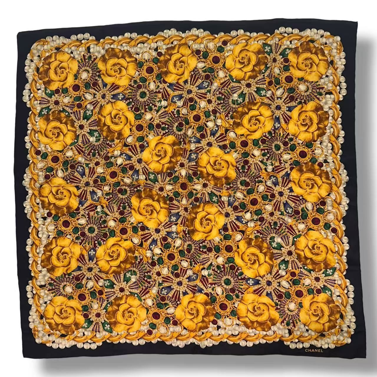 美品 CHANEL シャネル スカーフ シルク グリポア 宝石花柄 ブラック x ゴールド