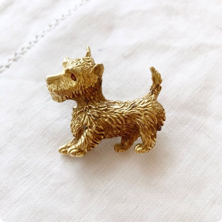 フランスヴィンテージ ブローチ｜赤い目をした犬モチーフ