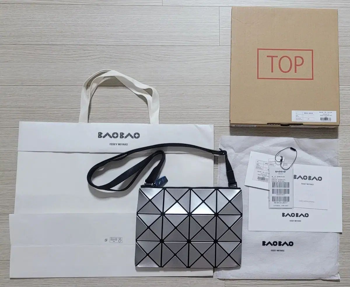 正規品 新品 BAO BAO ISSEY MIYAKE バオバオイッセイミヤケ Lucent silver クロス ショルダーバッグ