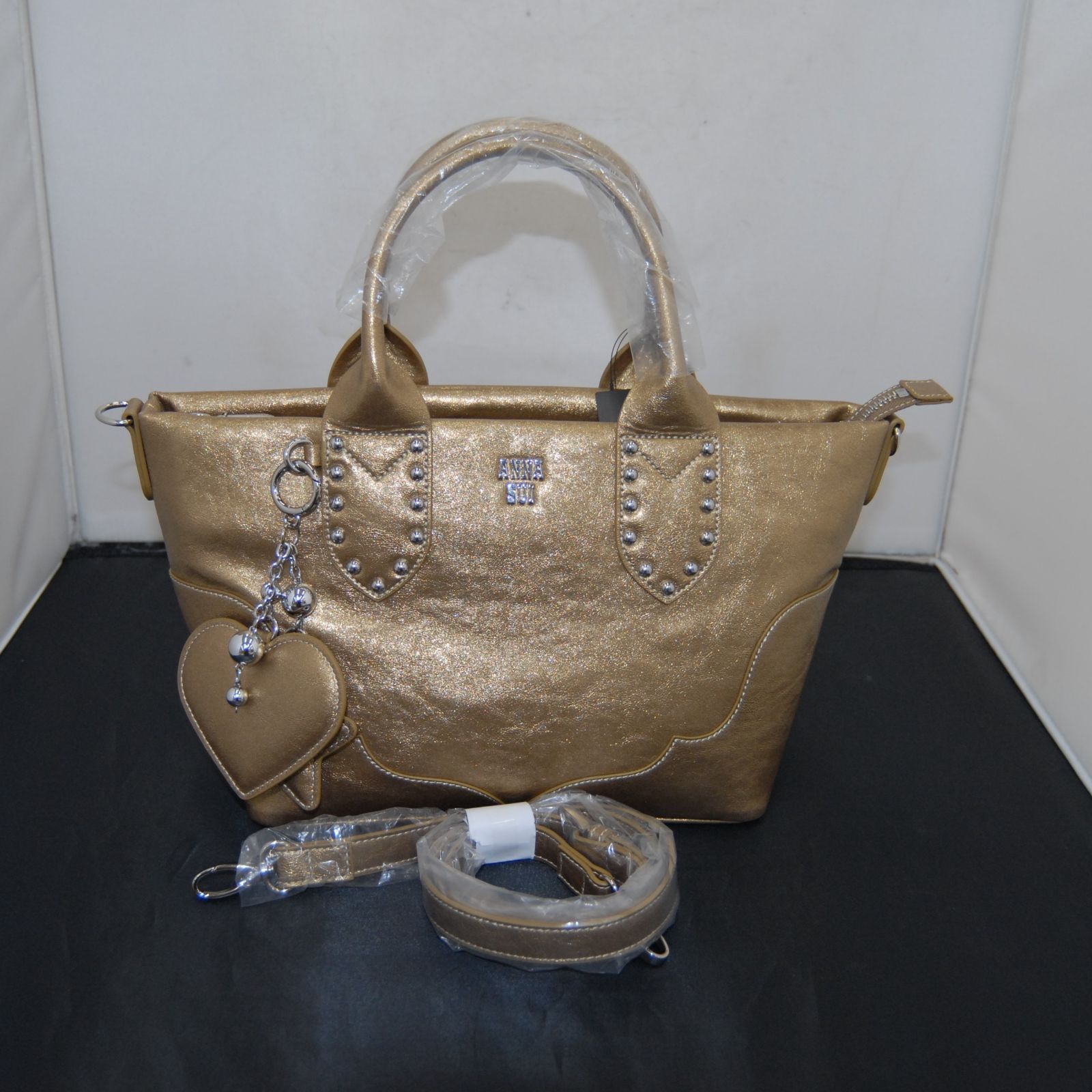 41MS0207 新品・未使用 ANNASUI アナスイ ルミナス ２WAY ハンドバッグ ショルダーバッグ ゴールド スタッズ 星 ハートチャーム付き