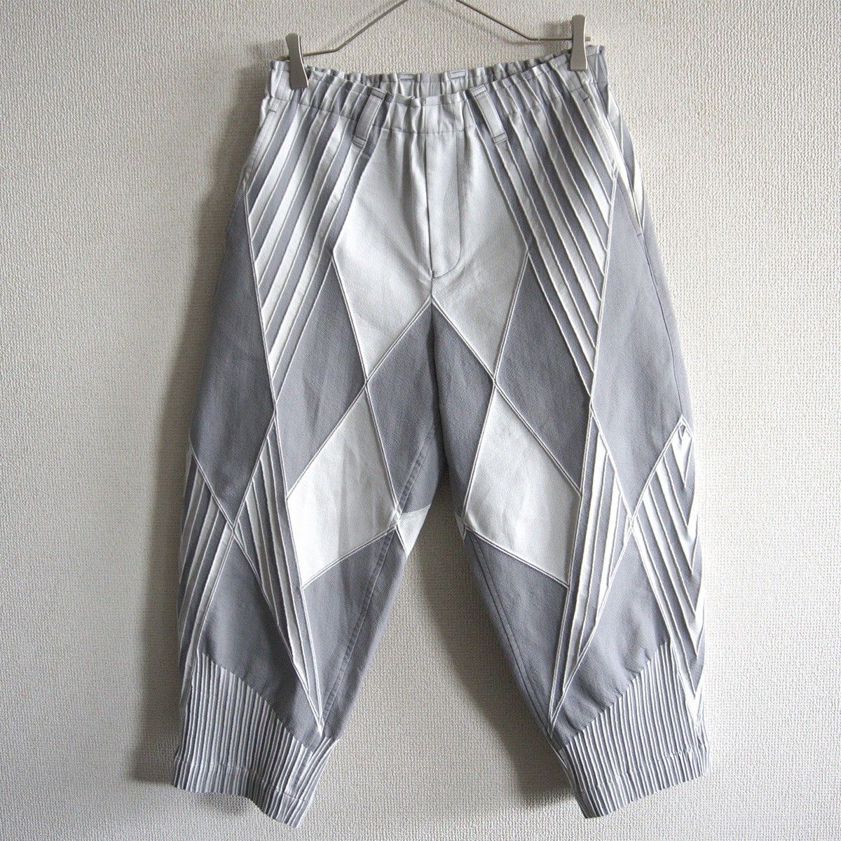 【美品】A-POC ABLE ISSEY MIYAKE【2023年モデル 立体加工 パンツ】2 エイポック イッセイミヤケ グレー 26060082