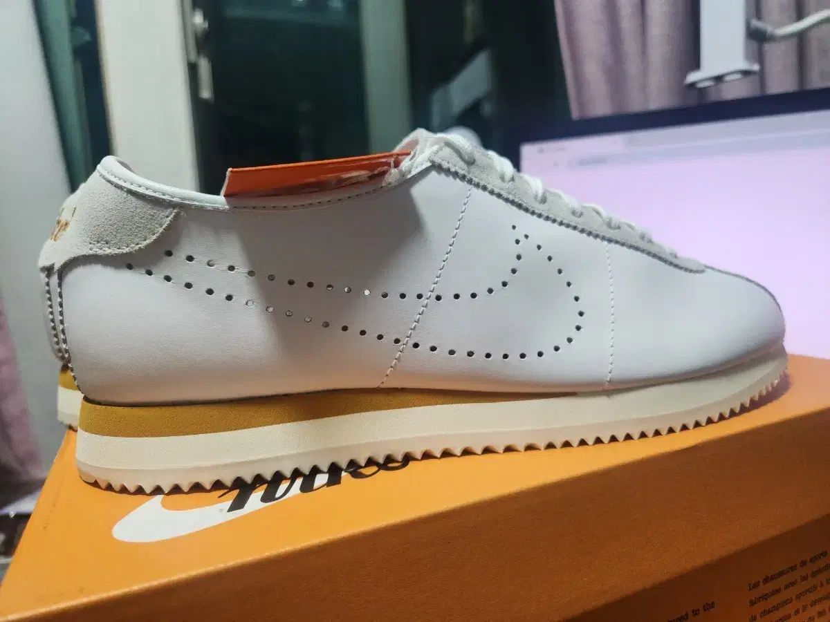 (新品) NIKE コルテッツ 白/BRONN 275mm