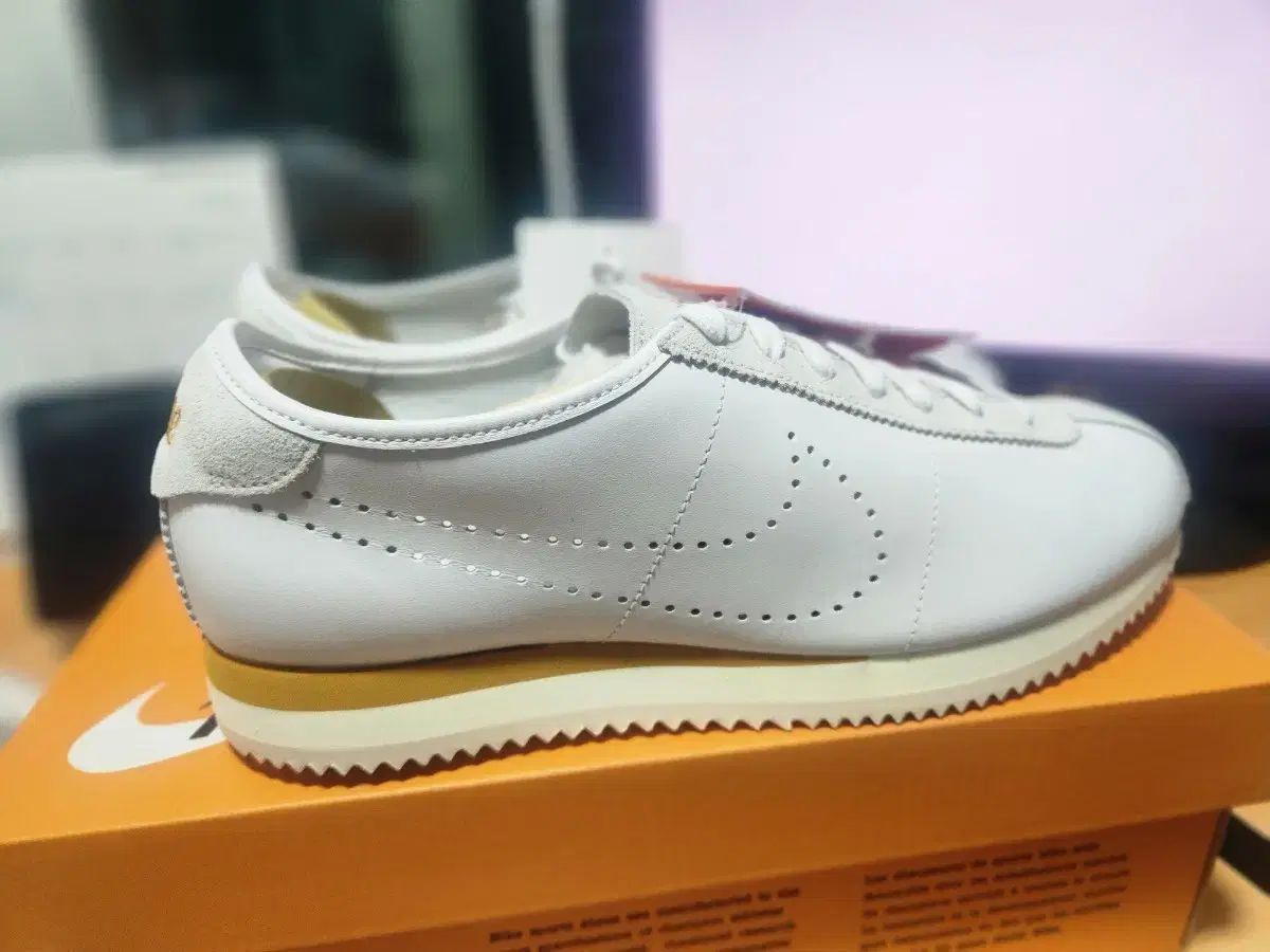 (新品) w NIKE コルテッツ LT 白/BRONN 285mm
