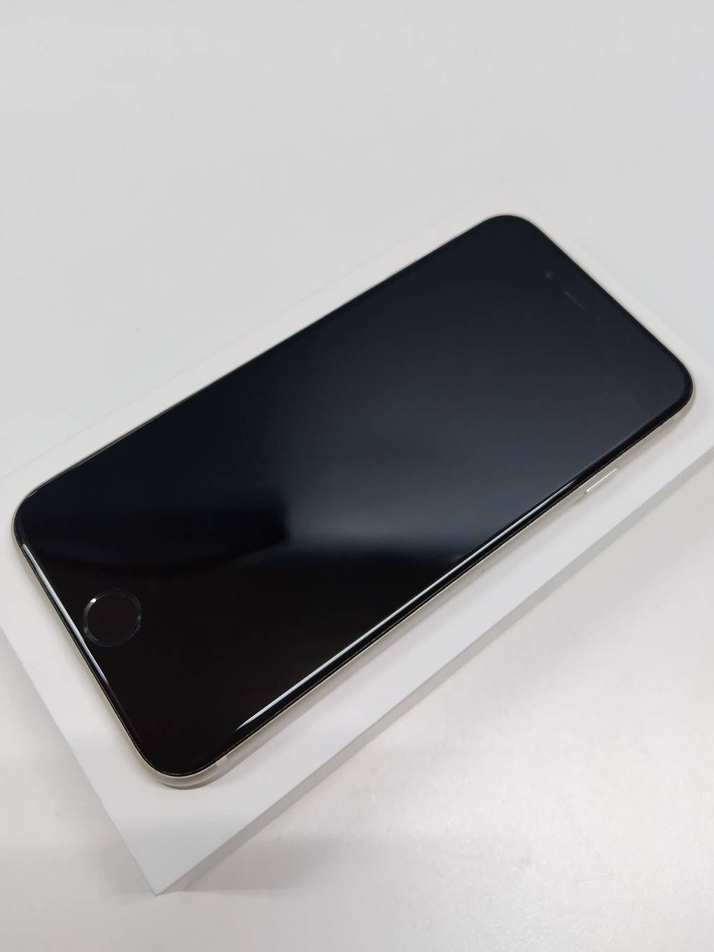 SIMフリー】iPhone SE 第3世代/64GB/A2782〈MMYD3J/A〉