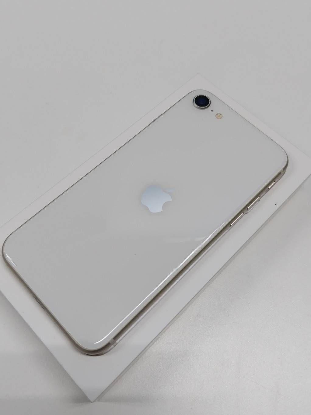 SIMフリー】iPhone SE 第3世代/64GB/A2782〈MMYD3J/A〉