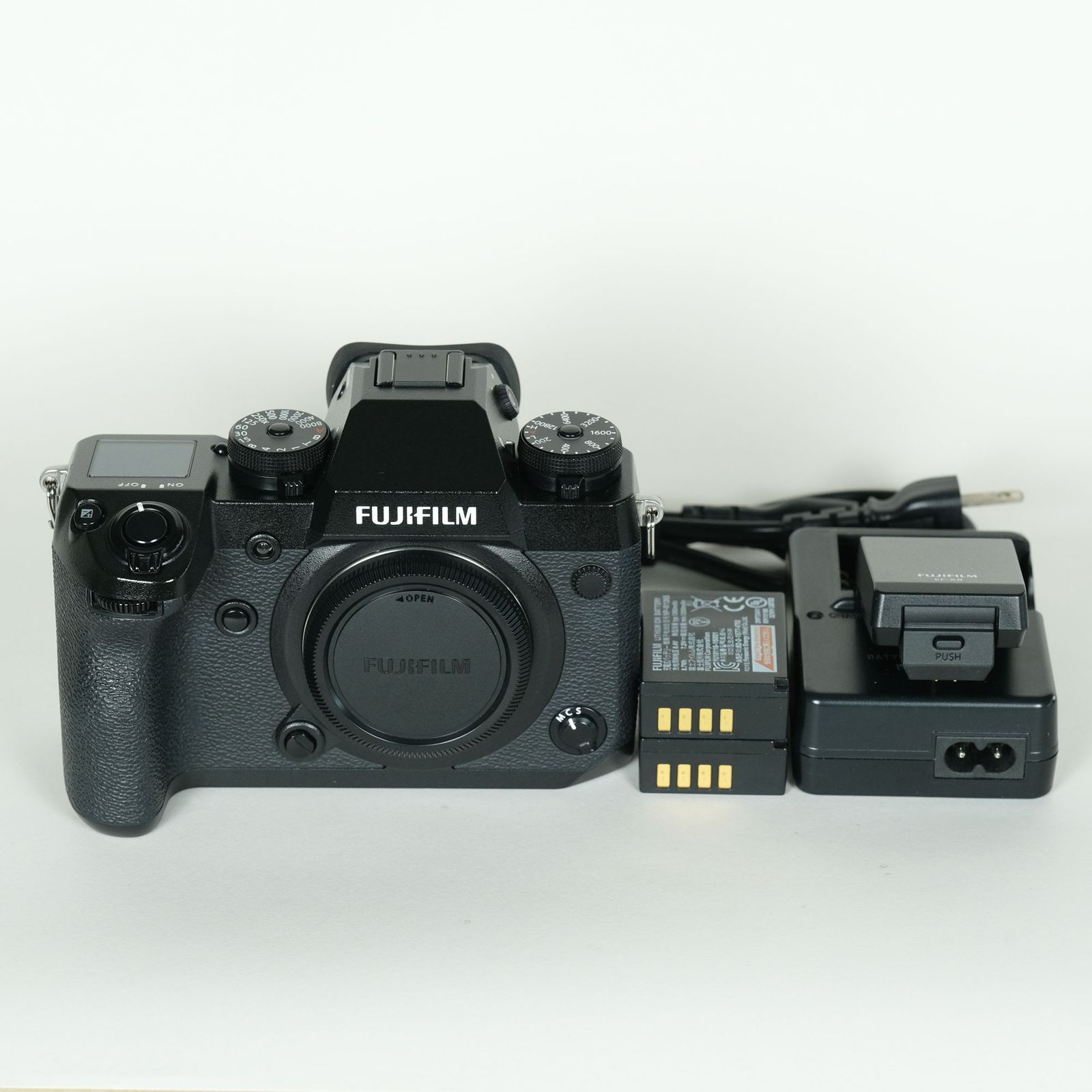 [良品 | シャッター数29,150回｜バッテリー2個付] FUJIFILM X-H1 | FUJIFILM Xマウント