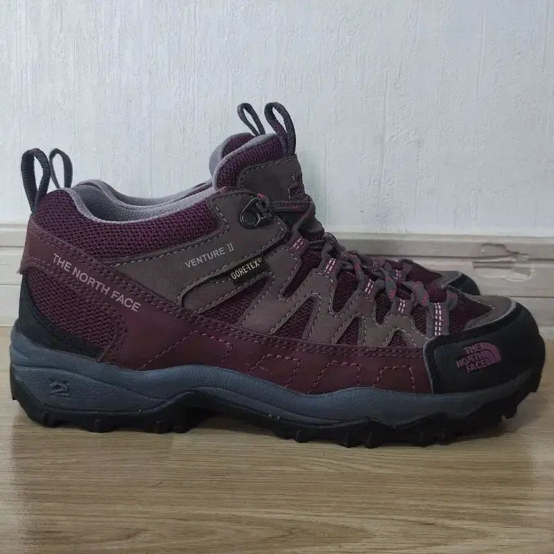 ノースフェイス ベンチャー II ゴアテックス GORE-TEX 登山靴 240 6,541円