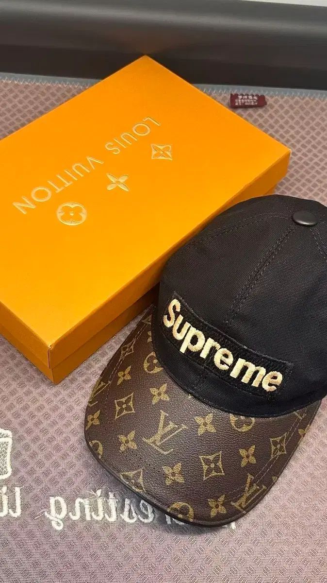 LV シュプリーム コラボ ベースボールキャップ / ユニセックス / Classic BIG ロゴ