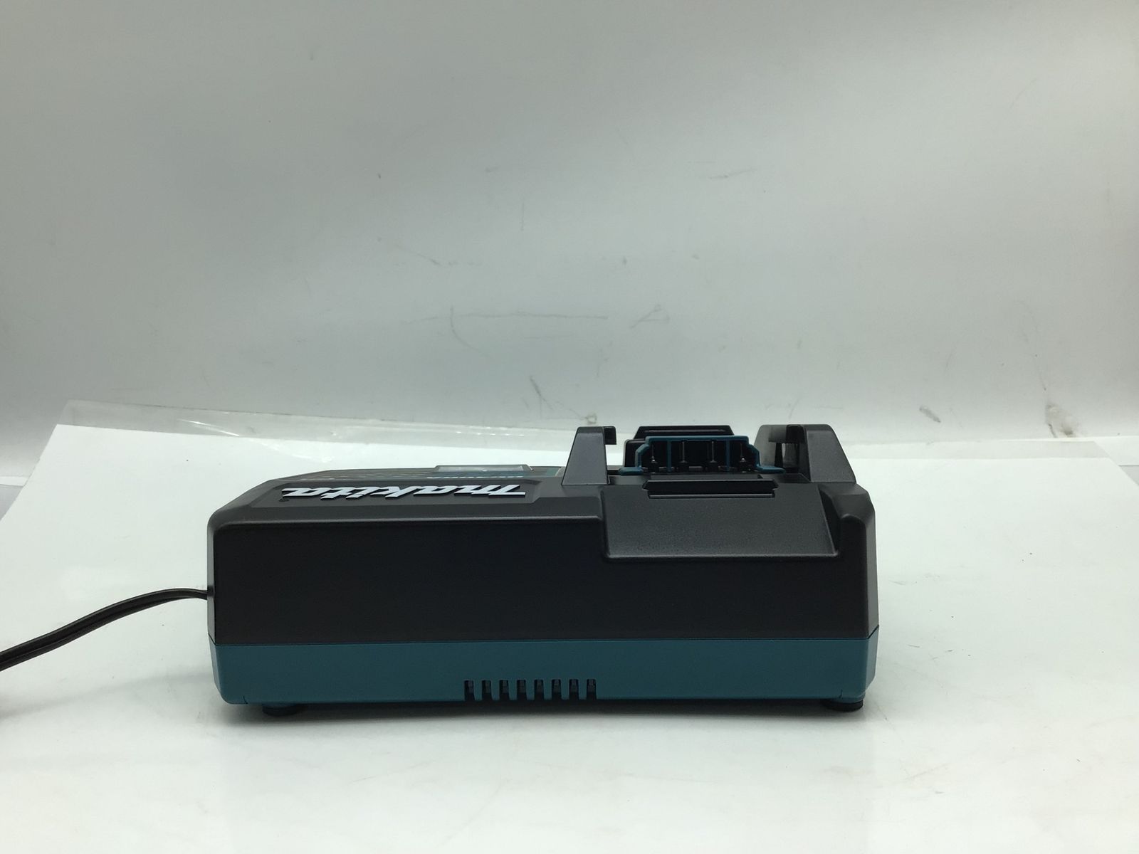【中古品】Makita/マキタ DC40RA ☆ 急速充電器 [IT_MGG5W][知立][M04]