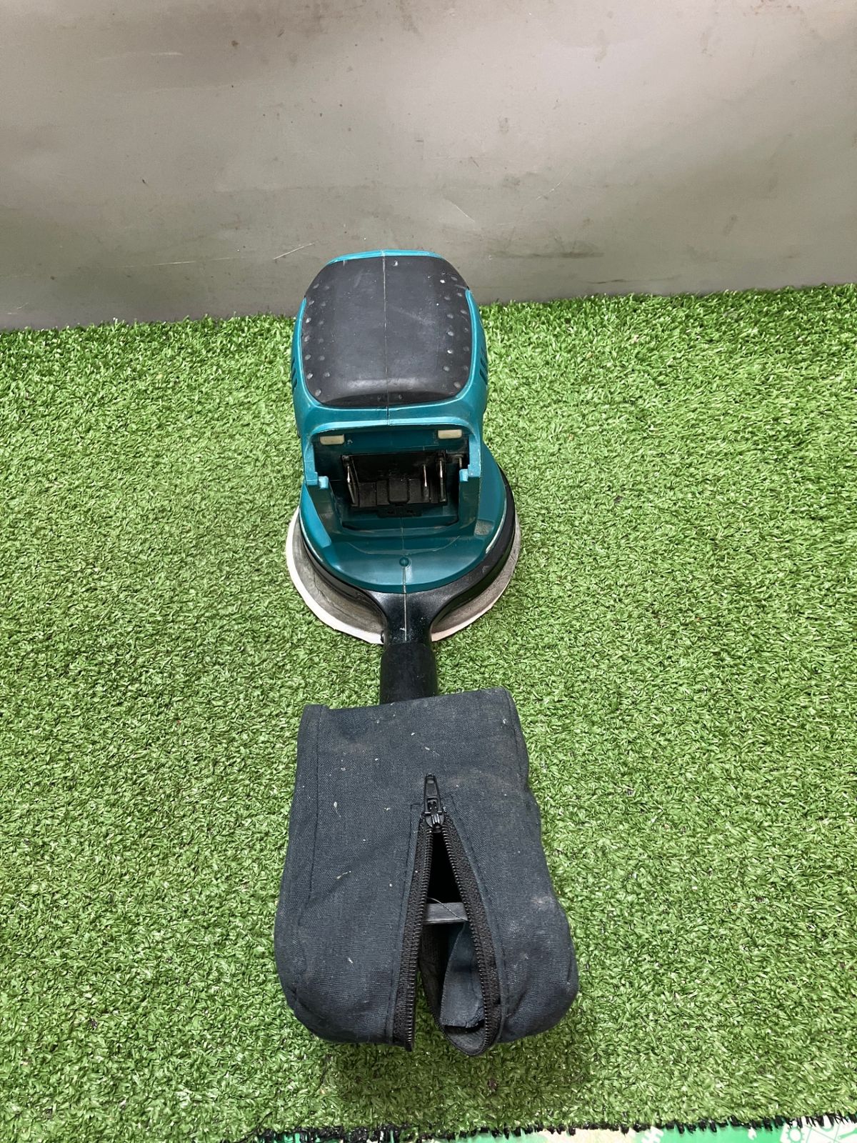 【中古品】【0936】makita(マキタ) 125㎜18v充電式ランダムオービットサンダ (本体のみ) BO180DZ　ITHB55358CFK