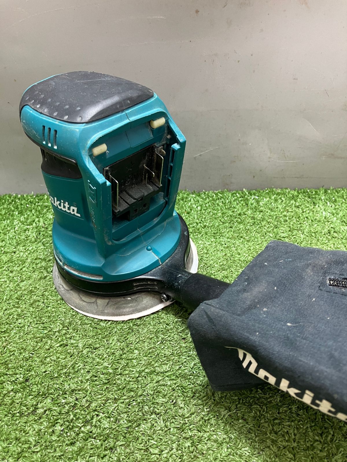 【中古品】【0936】makita(マキタ) 125㎜18v充電式ランダムオービットサンダ (本体のみ) BO180DZ　ITHB55358CFK