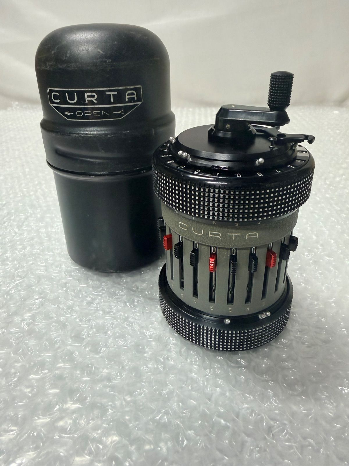 CURTA クルタ計算機TypeⅡ 機械式計算機 CURTA クルタ 計算機 タイプ2 TypeⅡ 機械式計算機 ケース付