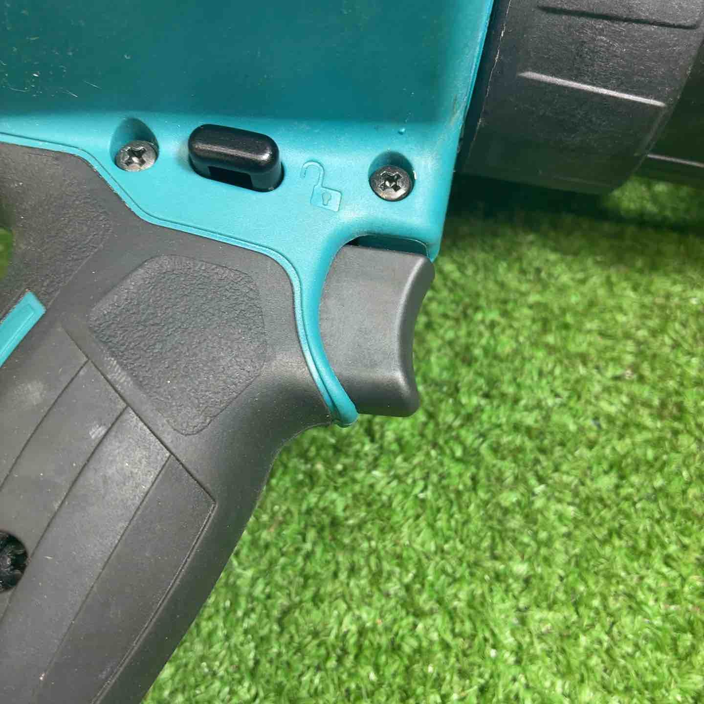 マキタ(makita) コードレスコーキングガン CG180DZ【藤沢店】 マキタ(makita) コードレスコーキングガン CG180DZ【藤沢店】