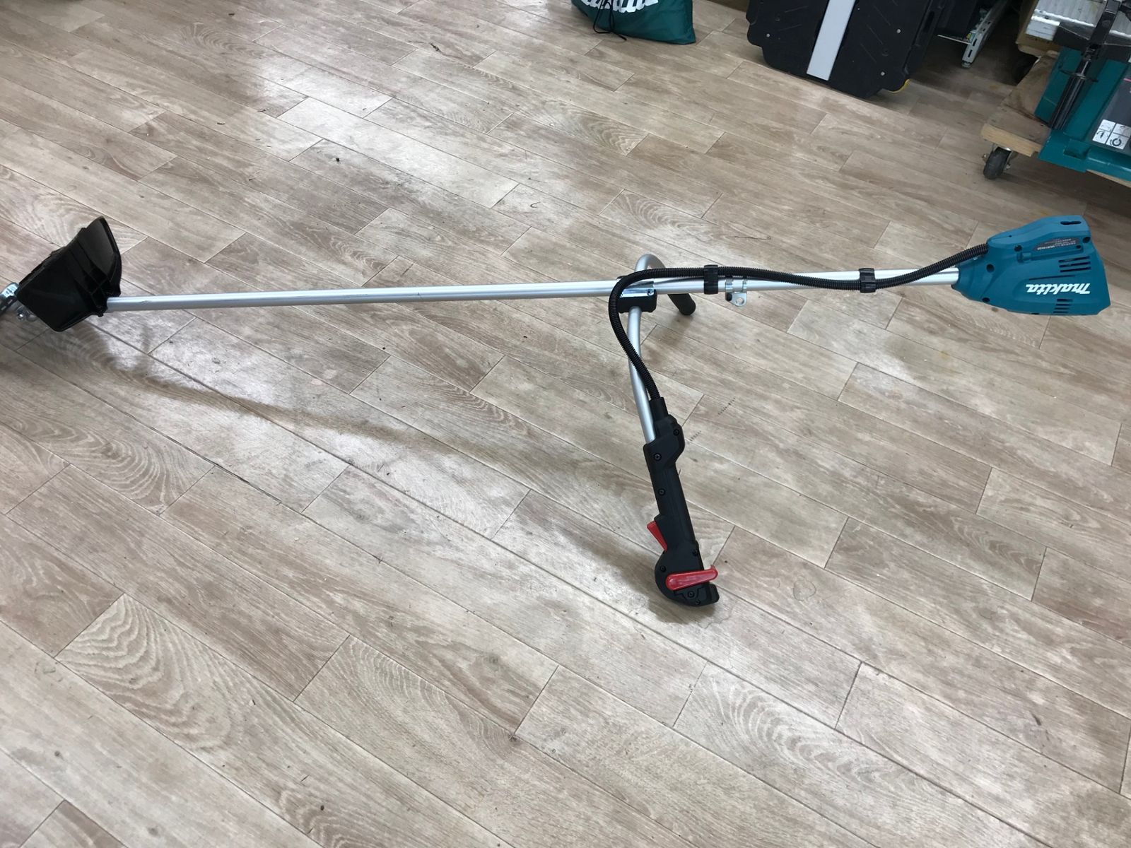 【未使用品】【0918】makita 草刈り機　MUR196SDWF　ITBF0ZNJ4UUM