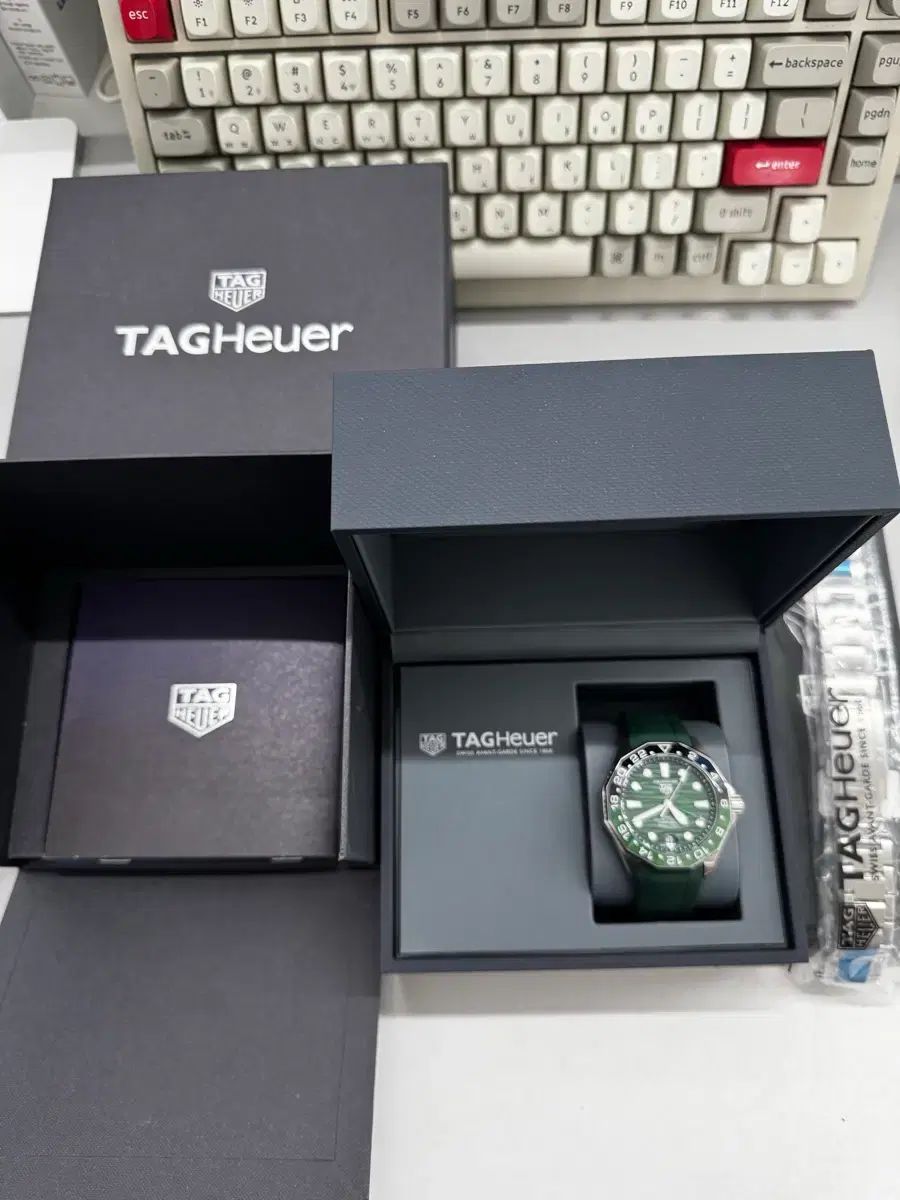タグ・ホイヤー アクアレーサー GMT 新モデル グリーン