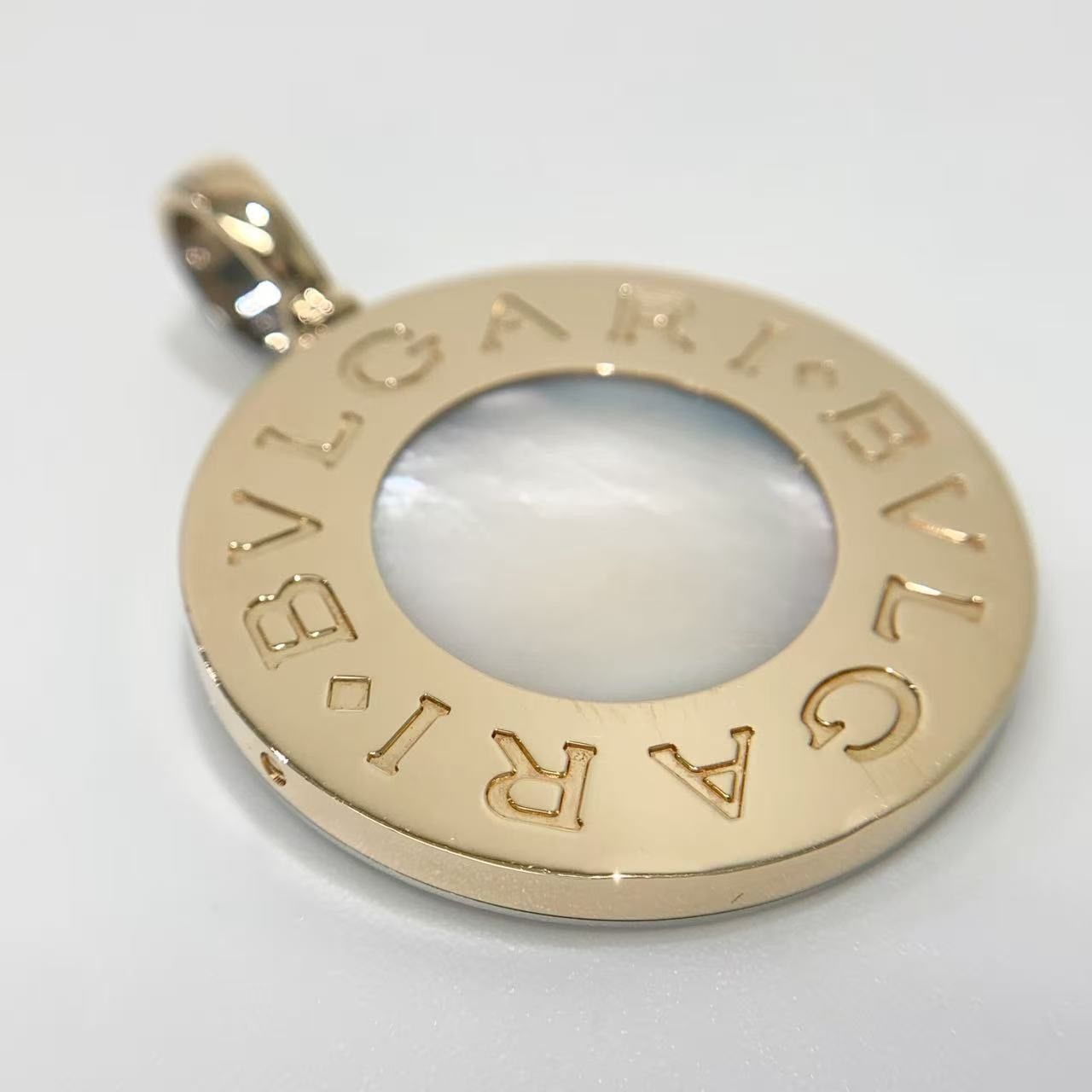 【中古】BVLGARI ブルガリ ブルガリ　オニキス　ホワイトシェル　ペンダントトップ K18YG イエローゴールド 750