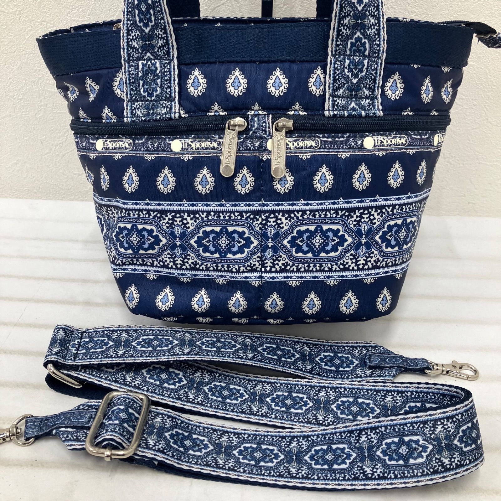 4587【良品】 LeSportsac　レスポートサック　ハンドバッグ　 2way　ショルダーバッグ　レゾリヴァード　総柄　 ネイビー系　紺　ナイロン　軽量　柄ショルダー　 レディース