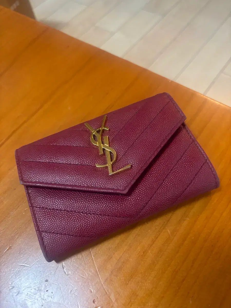 YVES SAINT LAURENT イヴ・サンローラン 財布 バーガンディ