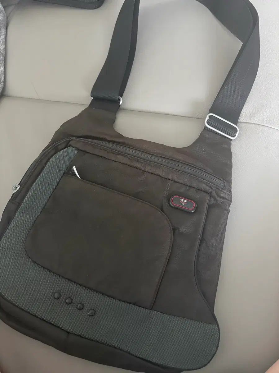 トゥミ Tumi 正規品 メンズ クロスバッグ ショルダーバッグ バッグ ブラウン