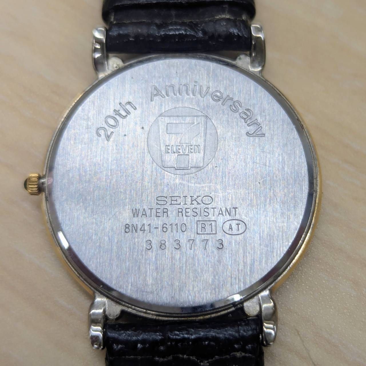 亘】非売品？ 7-11 セブンイレブン20周年裏蓋刻印 SEIKO DOLCE