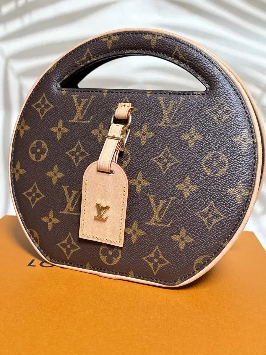 ルイヴィトン 正規品 ほぼ新品