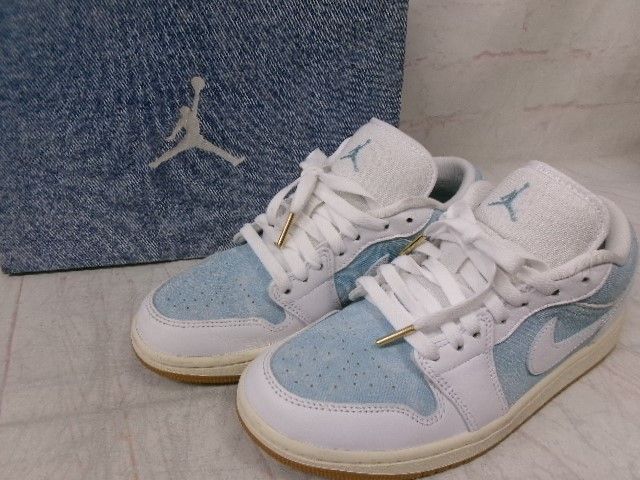 【中古】【箱付き】 NIKE ﾅｲｷ AIR JORDAN 1 LOW SE ｴｱｼﾞｮｰﾀﾞﾝ HQ2004-400 ﾗｲﾄﾌﾞﾙｰ/ﾎﾜｲﾄ 24.5cm 991917564