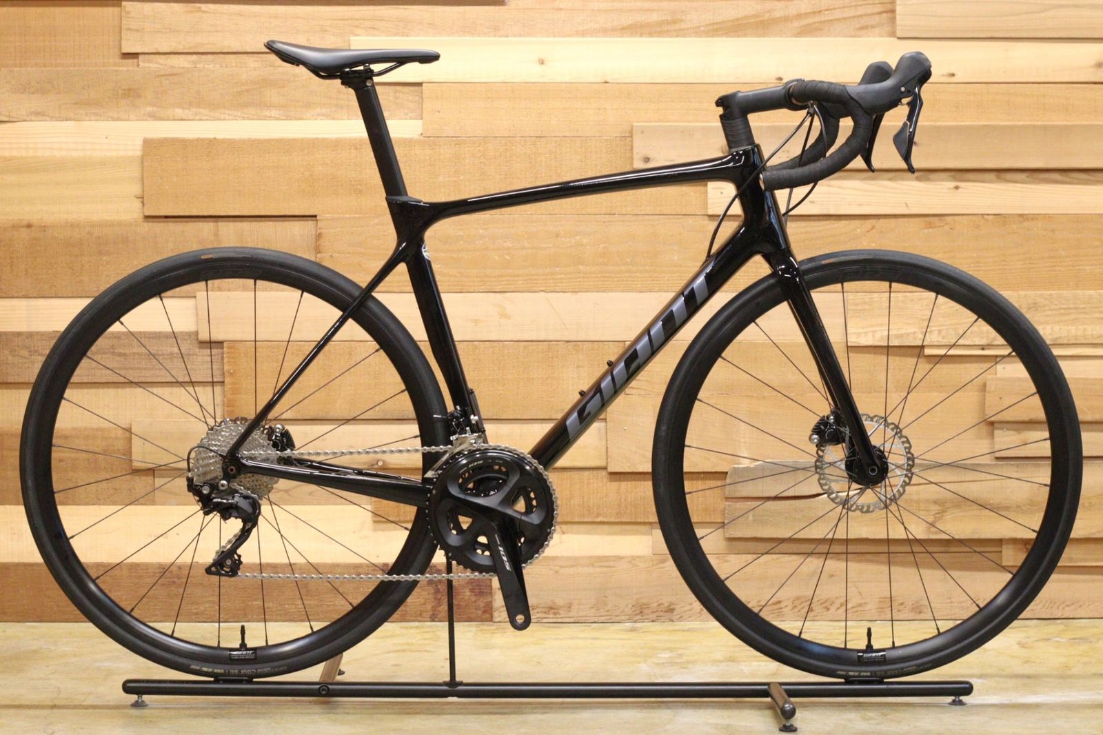 ジャイアント GIANT TCR ADVANCED 2 DISC KOM 2023 MLサイズ シマノ ジャイアント GIANT TCR ADVANCED 2 DISC KOM 2023 MLサイズ シマノ