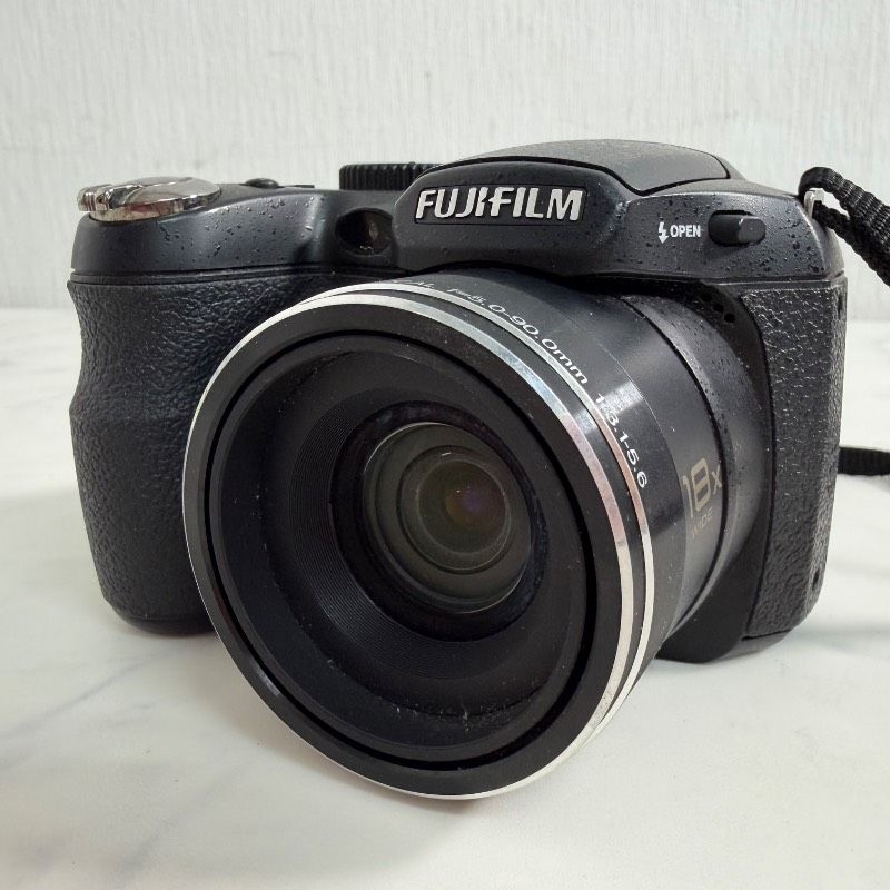 フジフィルム Fujifilm Finepix S2500HD 18x コンパクトデジタルカメラ 531K