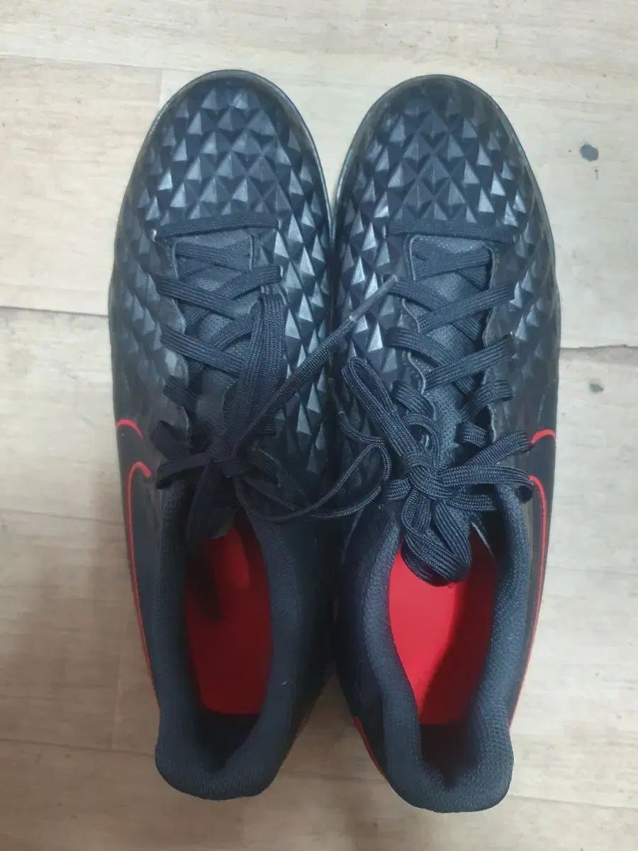 ナイキ サッカーシューズ 黒赤 250