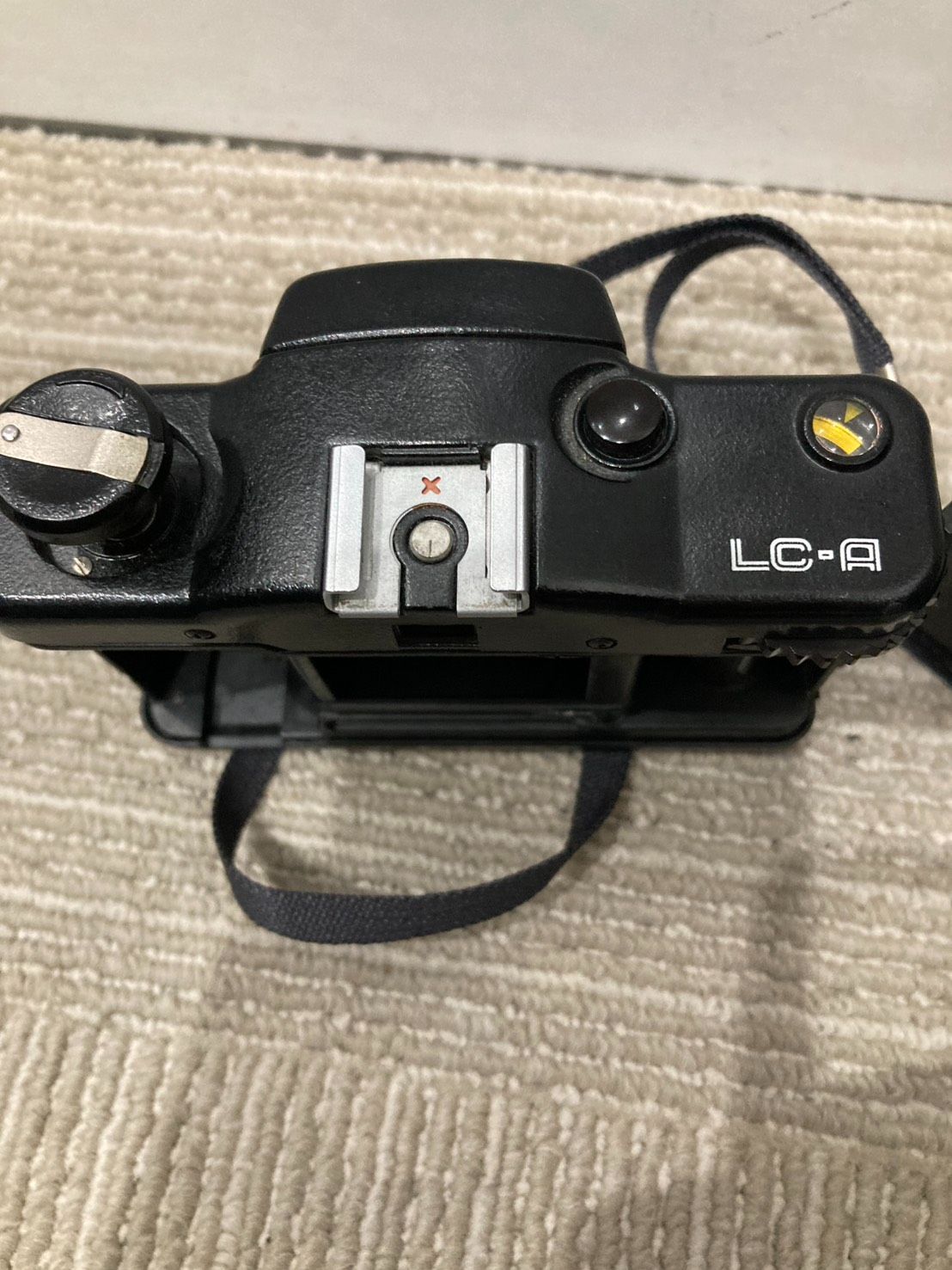 LOMO LC-Aコンパクトカメラ ストラップ付き LOMO LC-A 【通電確認済み】 LOMO FLASH付 コンパクトフィルムカメラ