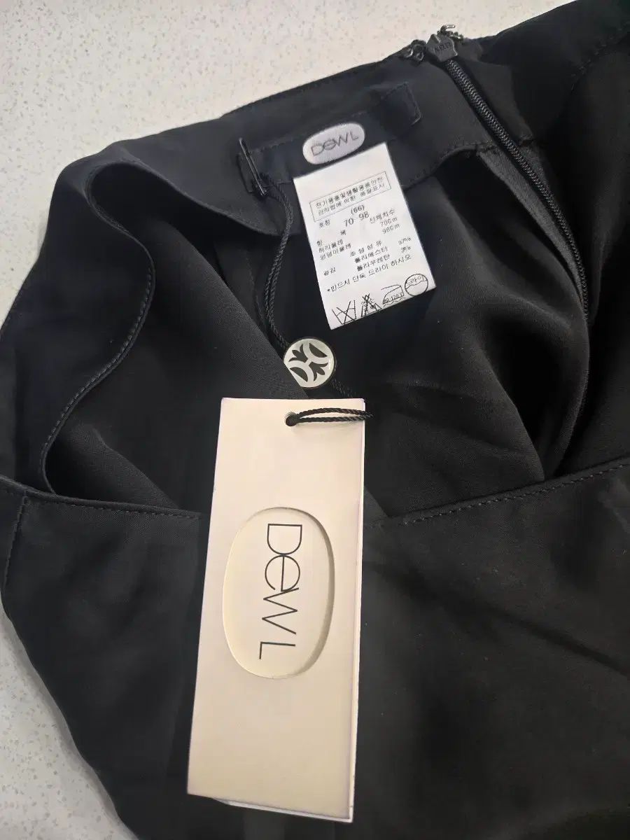 DEWLスカート(タグ付き新品)