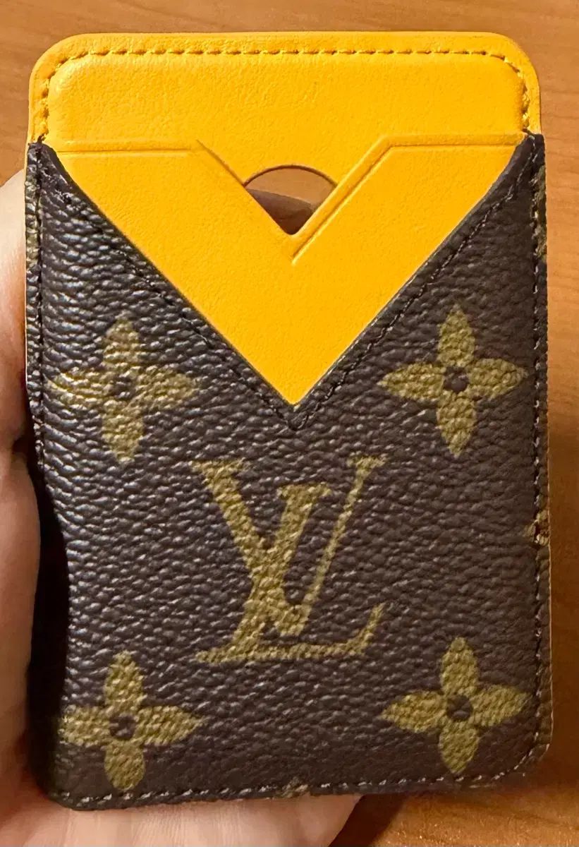 ルイヴィトン カード 財布 黄色