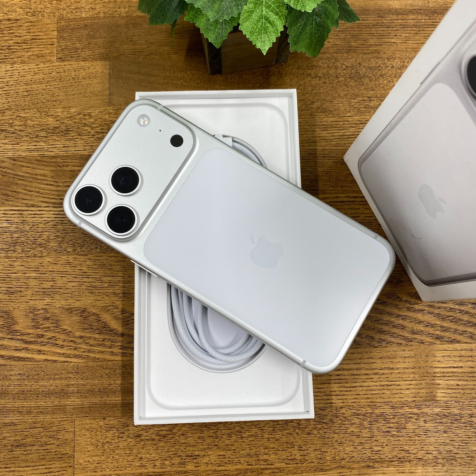 iPhone 17ProMax 256GB シルバー SIMフリー - メルカリ