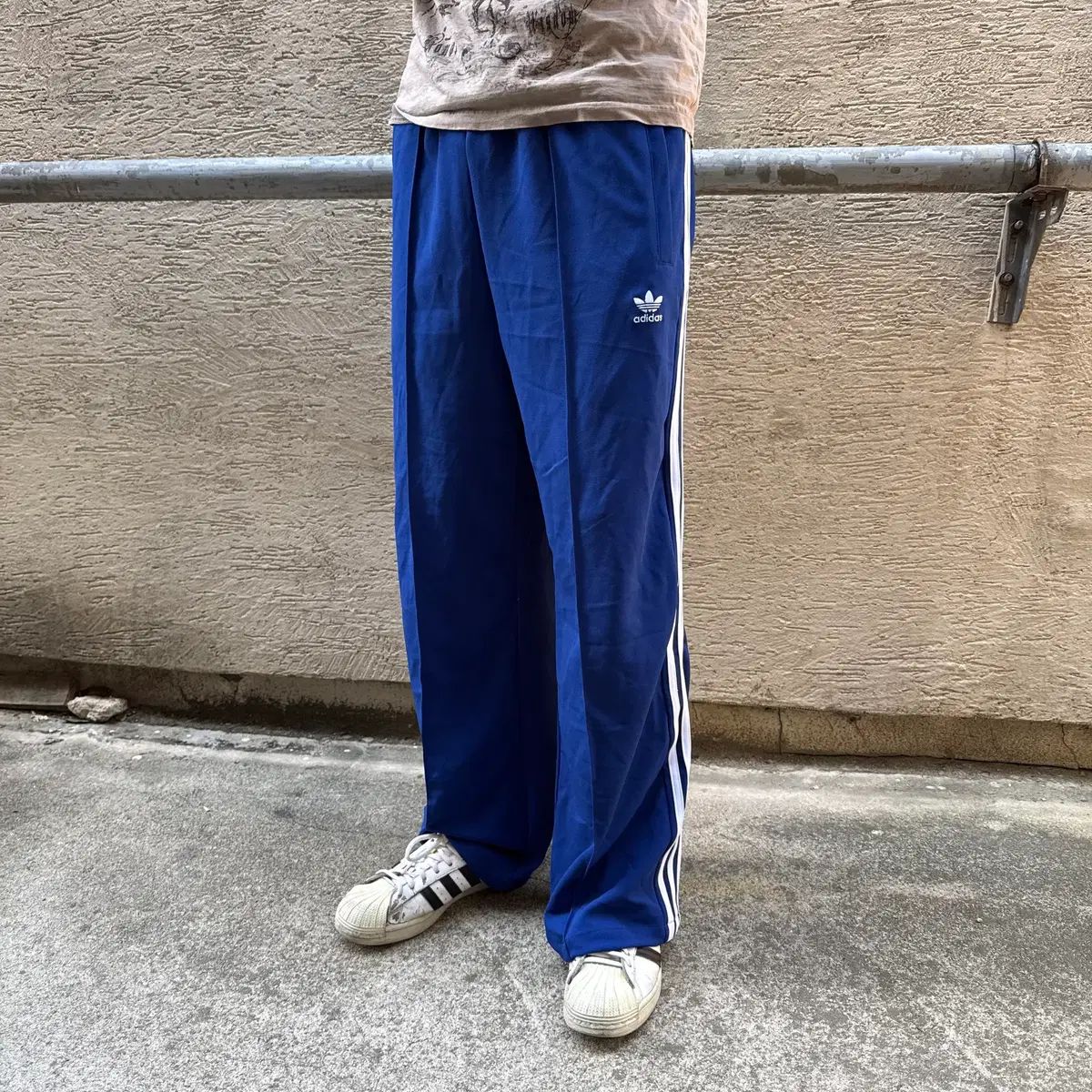アディダス トラックパンツ (新品)