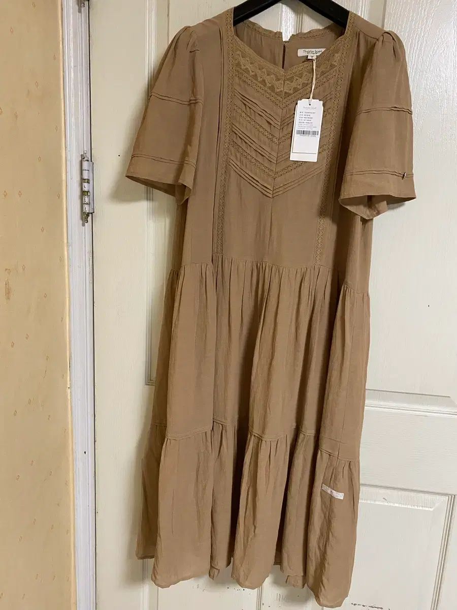 サースデーアイランド ロング丈ワンピース 新品