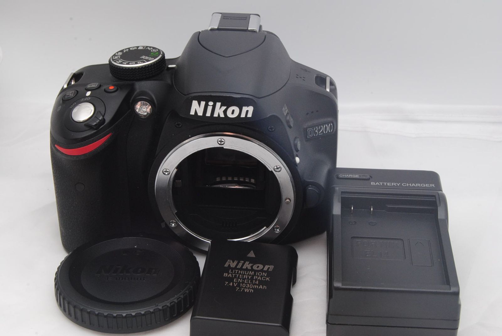 美品 ★ Nikon デジタル一眼レフカメラ D3200