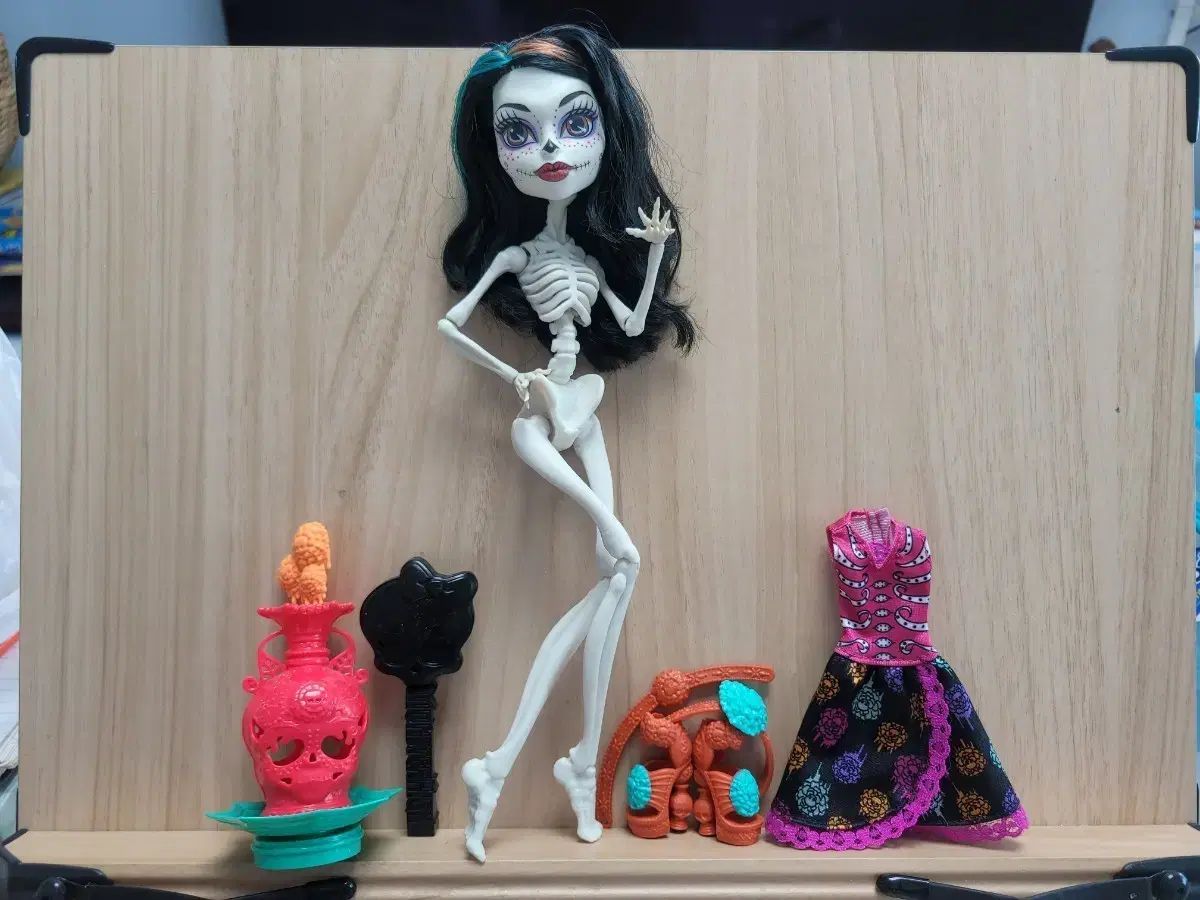 MONSTER HIGH モンスターハイ ドール スケリタ カラーベラス