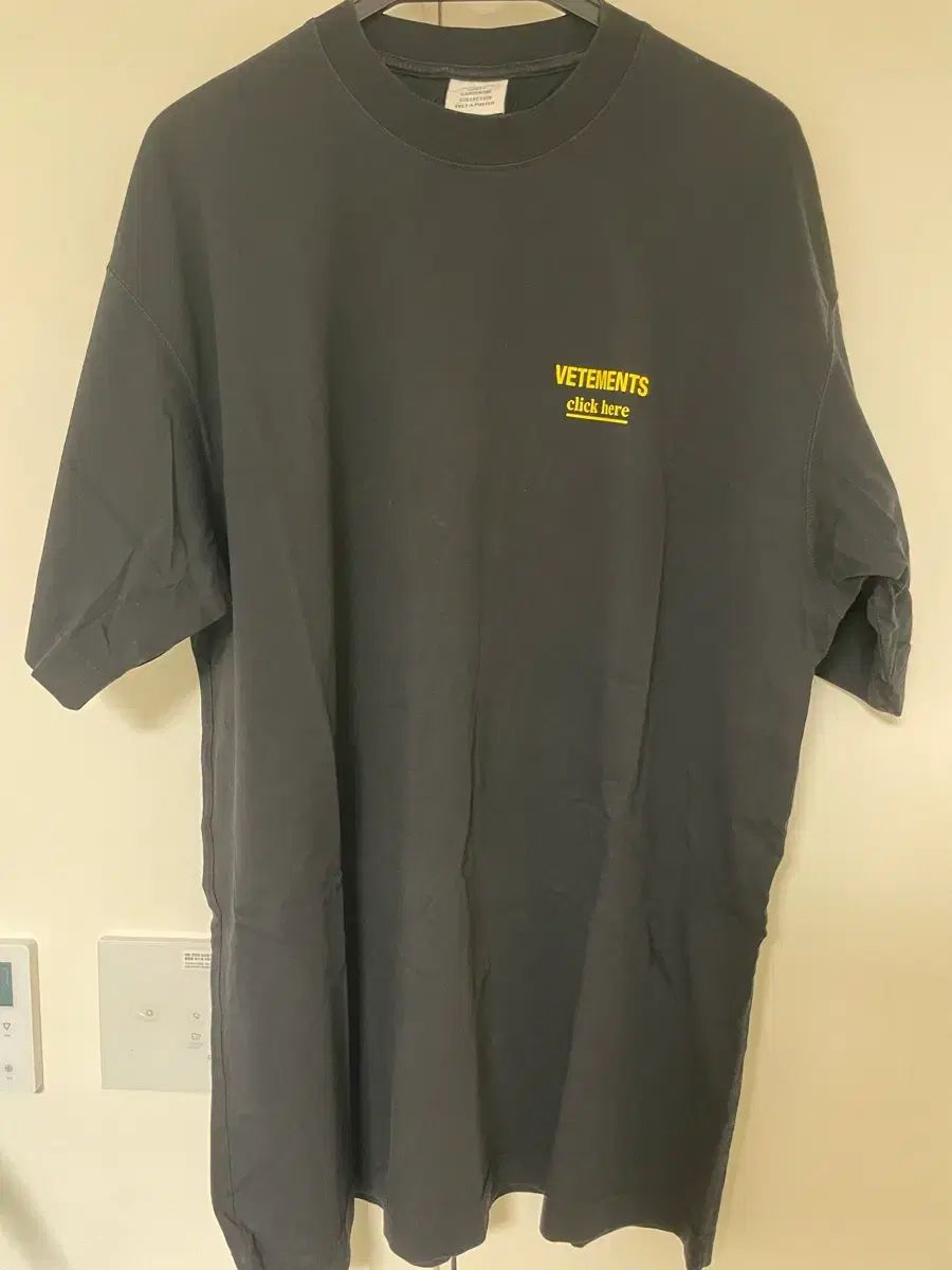 VETEMENTS ヴェトモン メンズ ロゴ オーバ ヴェトモン メンズ ロゴ オーバ 半袖