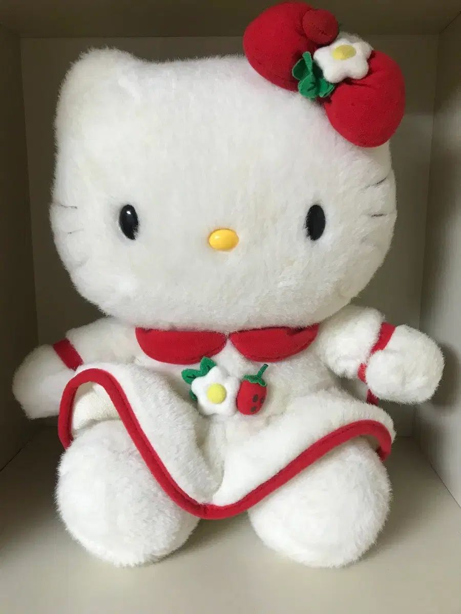 クラシック ハローキティ(ハローキティ) ぬいぐるみ ストロベリー ヴィンテージ