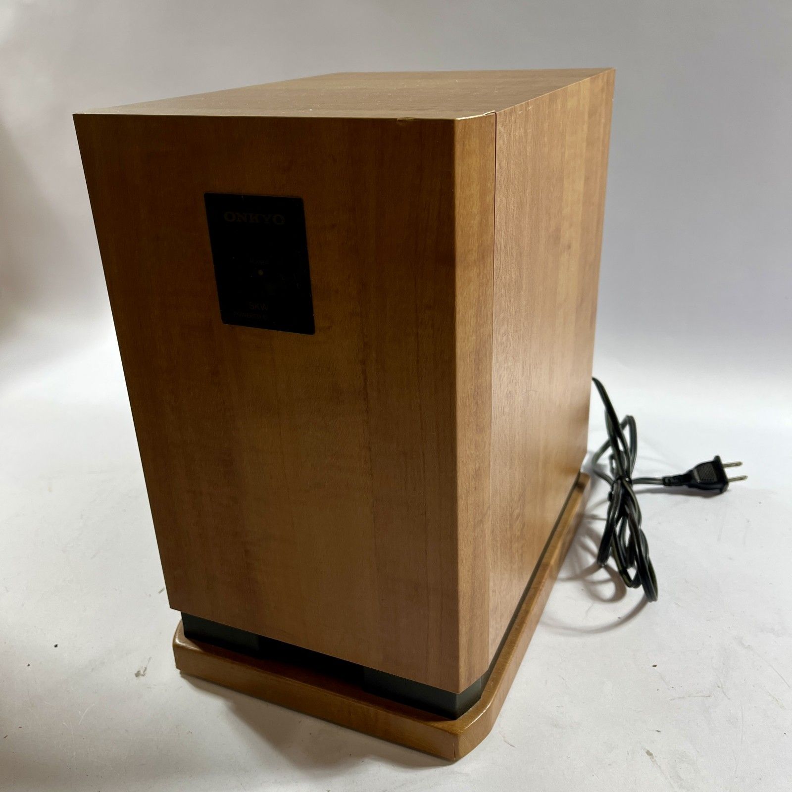 ☆ ONKYO オンキョー アンプ内蔵 パワード サブウーファー SKW-10 通電