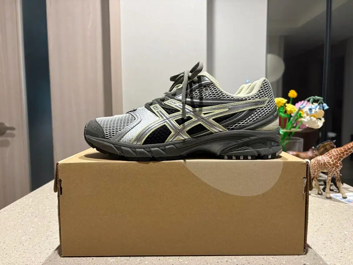252 5 アシックス ゲル DS トレーナー 14 トリュフ グレー ピュア シルバー