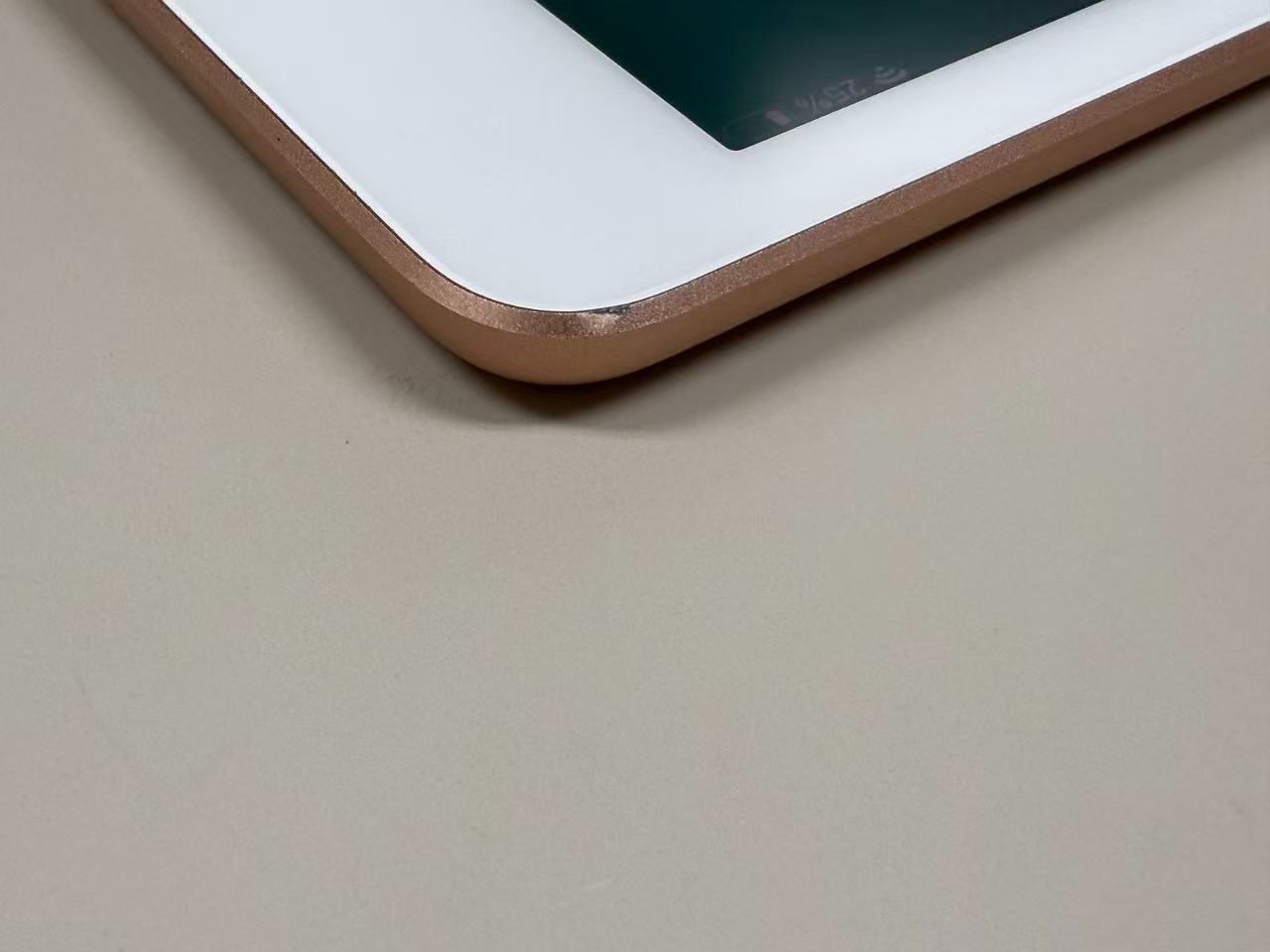 iPad 第7世代 128GB ゴールド 中古 バッテリー90% - メルカリ