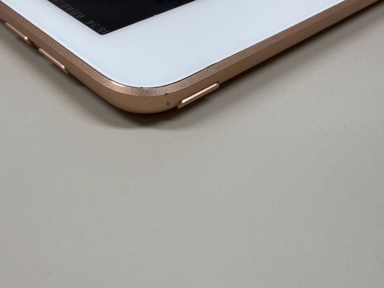 iPad 第7世代 128GB ゴールド 中古 バッテリー90% - メルカリ
