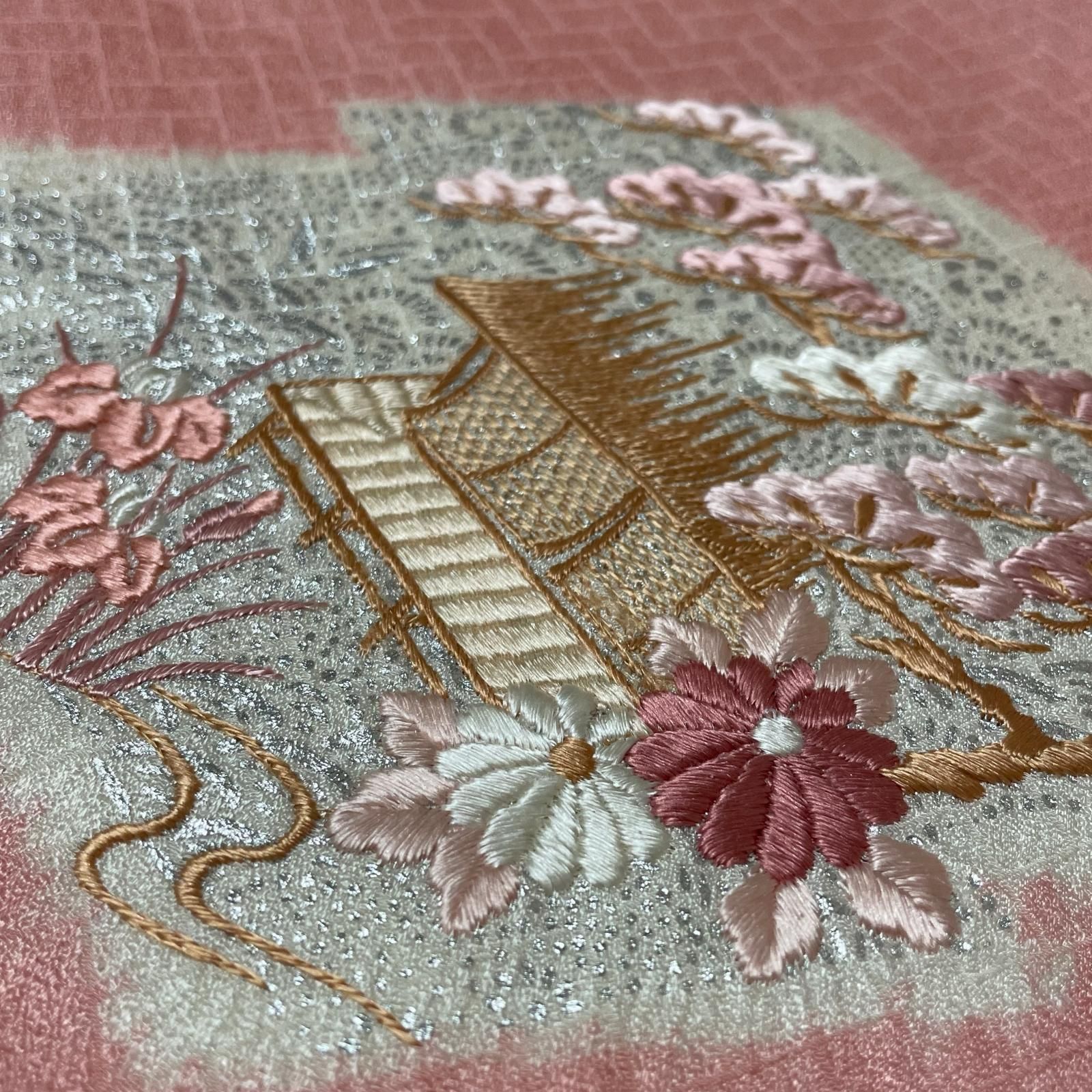 付下げ 絞りに刺繍の花模様 檜垣地紋 着物 正絹 X-3481