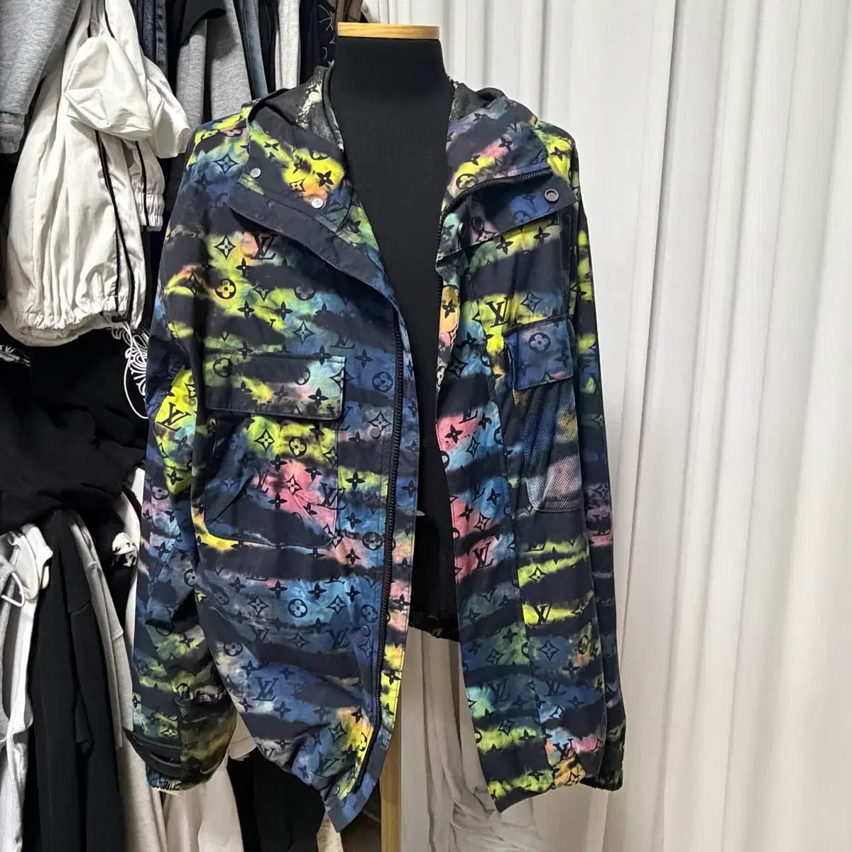 {傷なしA/50}Louis Vuitton ルイヴィトン タイダイ ウィンドブレーカー