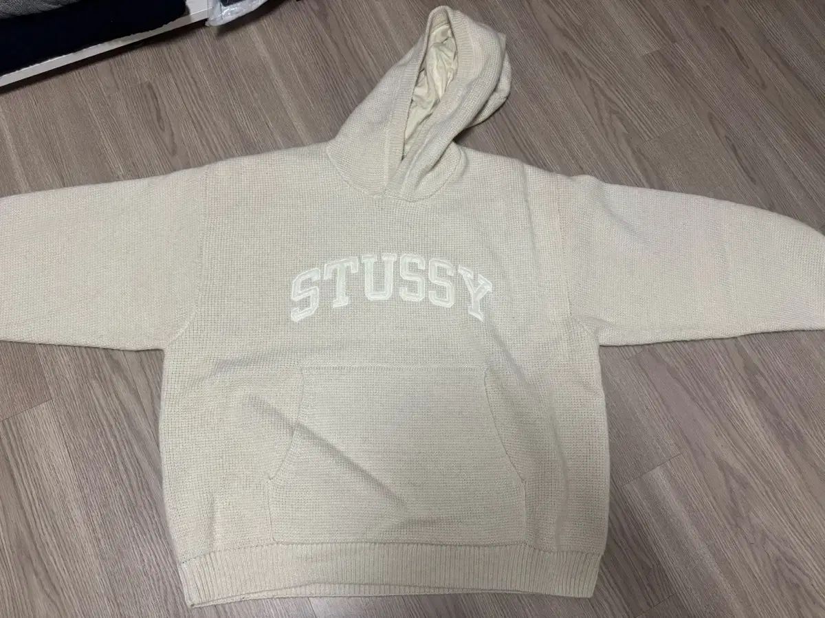 STUSSY フェルト パッチ ニット フーディー ナチュラル XL