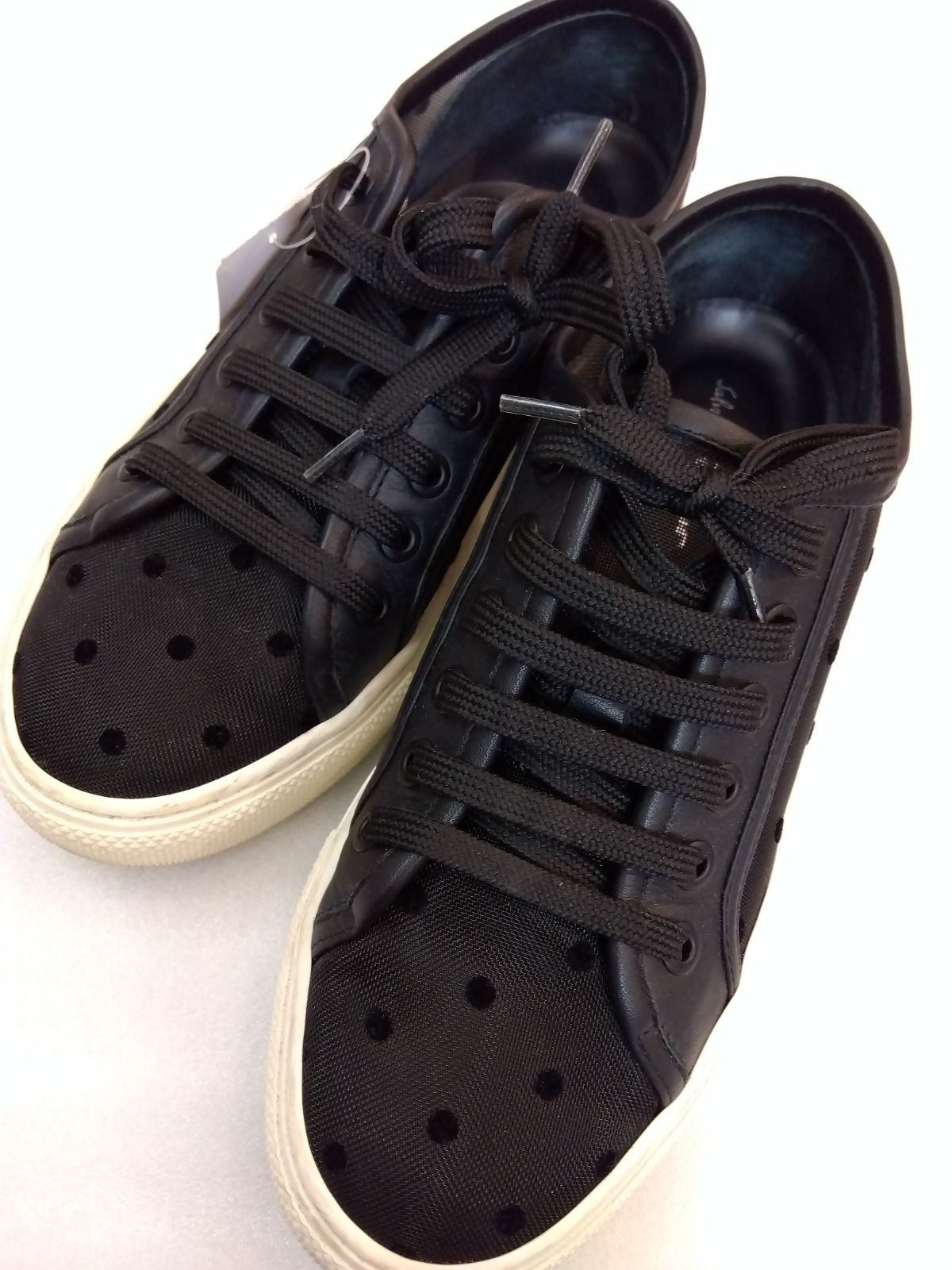M17　サルヴァトーレフェラガモ　Salvatore Ferragamo　ブラックドットチュールスニーカー　シアー　水玉　ブラック　ラバーソール　ローカット