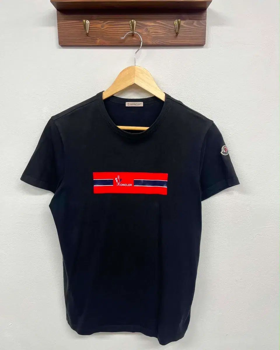 M Moncler トリコロールロゴ Tシャツ 8,776円