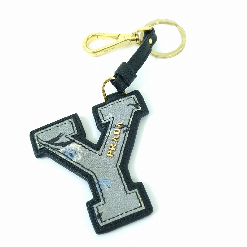 専用です！　　　　　　　　　未使用　プラダ海外本店購入　イニシャル　キーホルダー PRADA プラダ キーホルダー Saffiano イニシャル ”Y” - メルカリ
